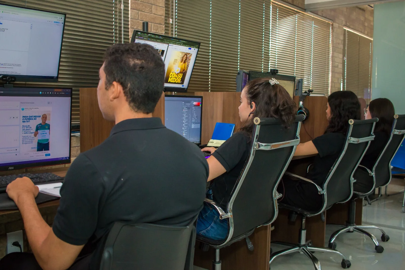 Especialistas Sonar trabalhando em campanhas
